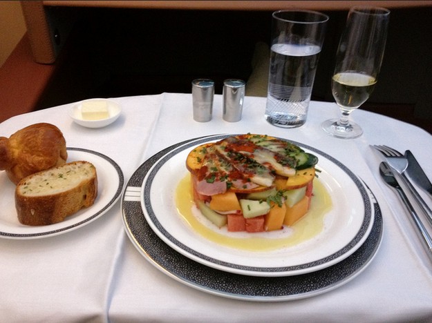 economy-vs-first-class-01-11