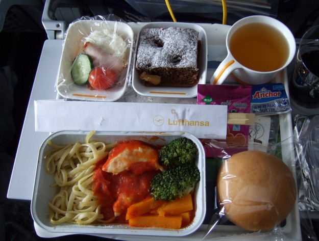 economy-vs-first-class-01-2