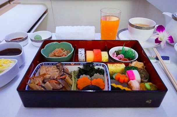 economy-vs-first-class-01-26