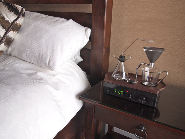 coffee-brewing-alarm-clock-1